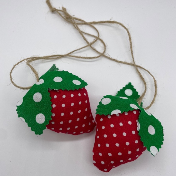 Set of 2 Strawberries / Farmhouse Decor / Hanging Decor / Fabric Strawberries - Picture 1 of 3